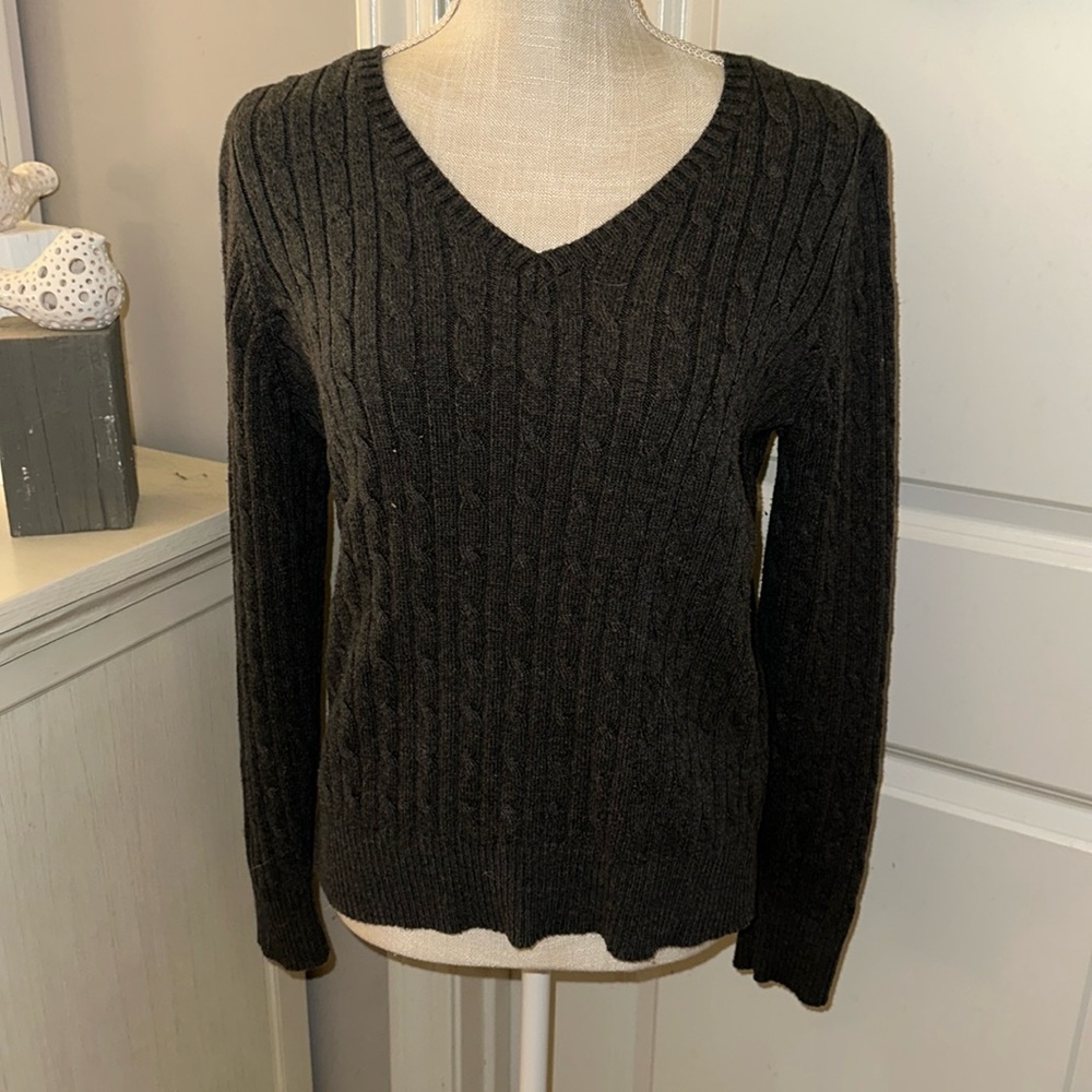 St. John’s Bay Size Large Heather Grey fisherman knit neck EUC